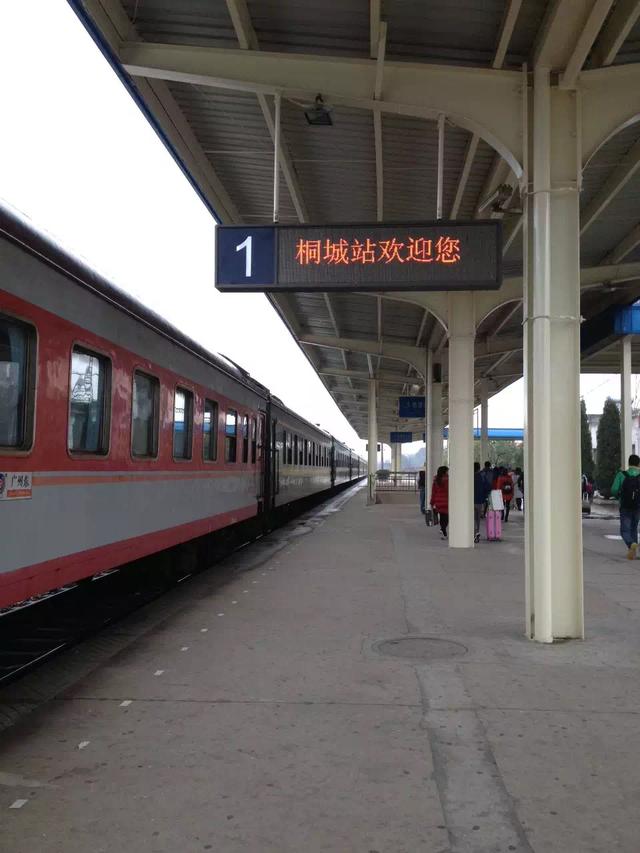 六尺巷跟桐城文庙相隔不远,交通很方便,距离火车站也就3公里,你去过