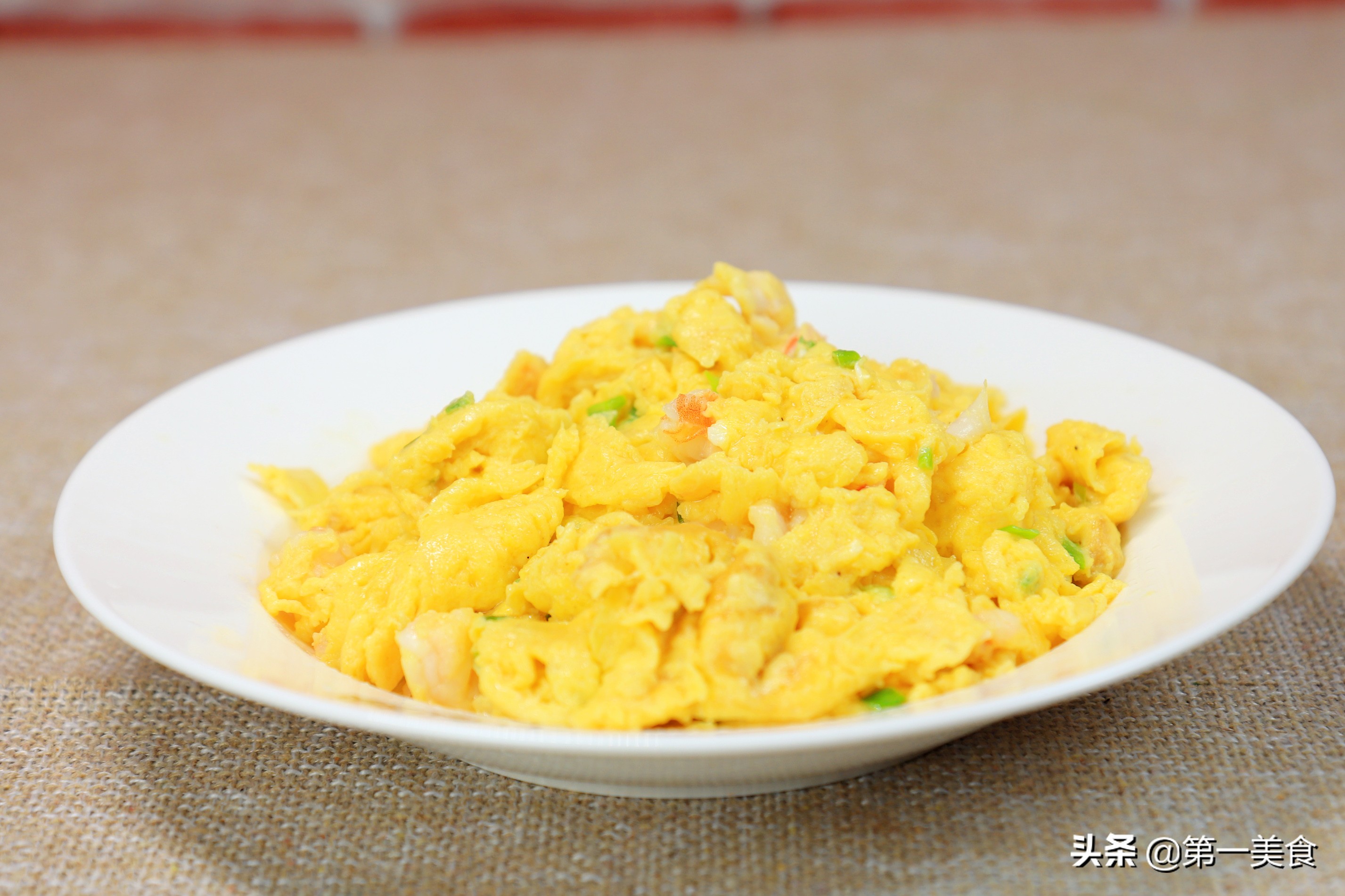 虾仁炒蛋家常做法，掌握这几个诀窍，鸡蛋滑嫩，虾仁口感鲜脆