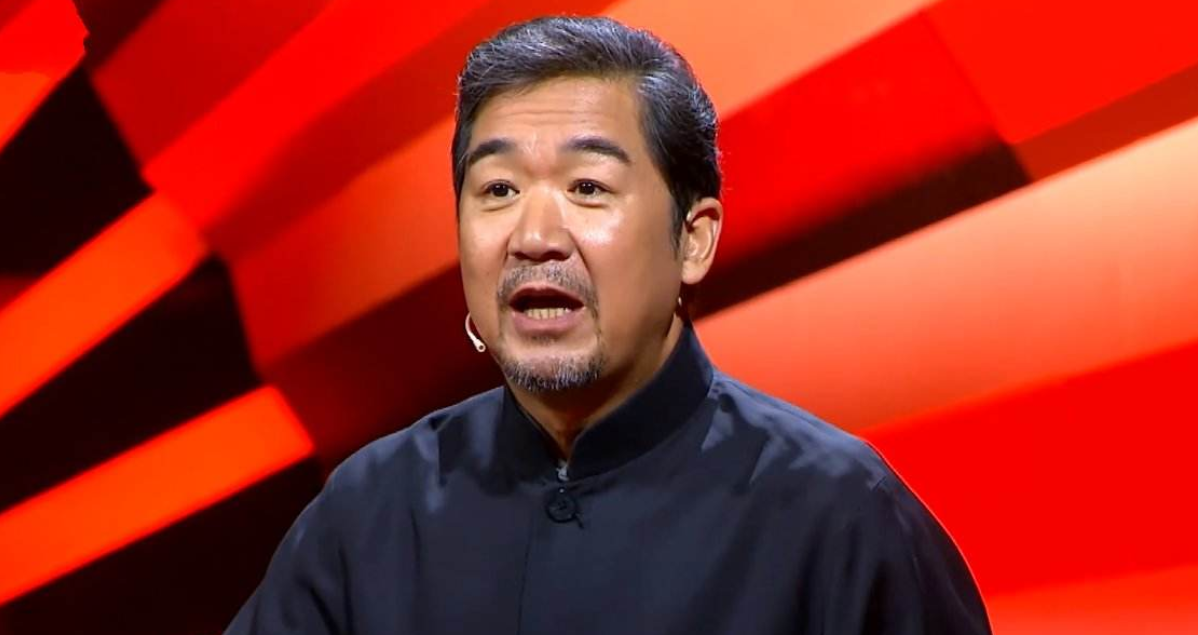 举十多个「张国立出行阵仗大,前呼后拥十多个保镖,网友：比皇上还厉害」