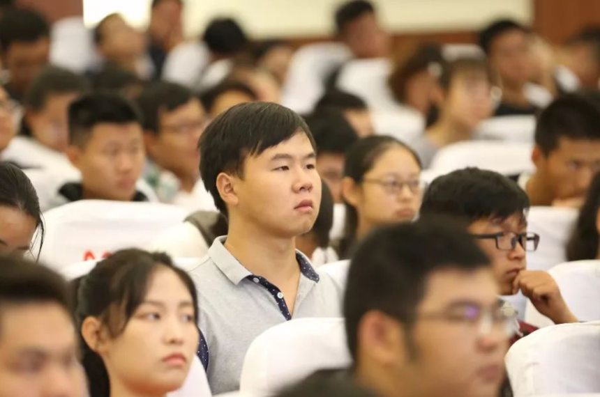 985大学“作息表”流出，网友看后恍然大悟，难怪人家能成学霸