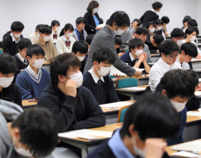 扬州大学女学生，携50箱“行李”返校，校方为其举行专门仪式