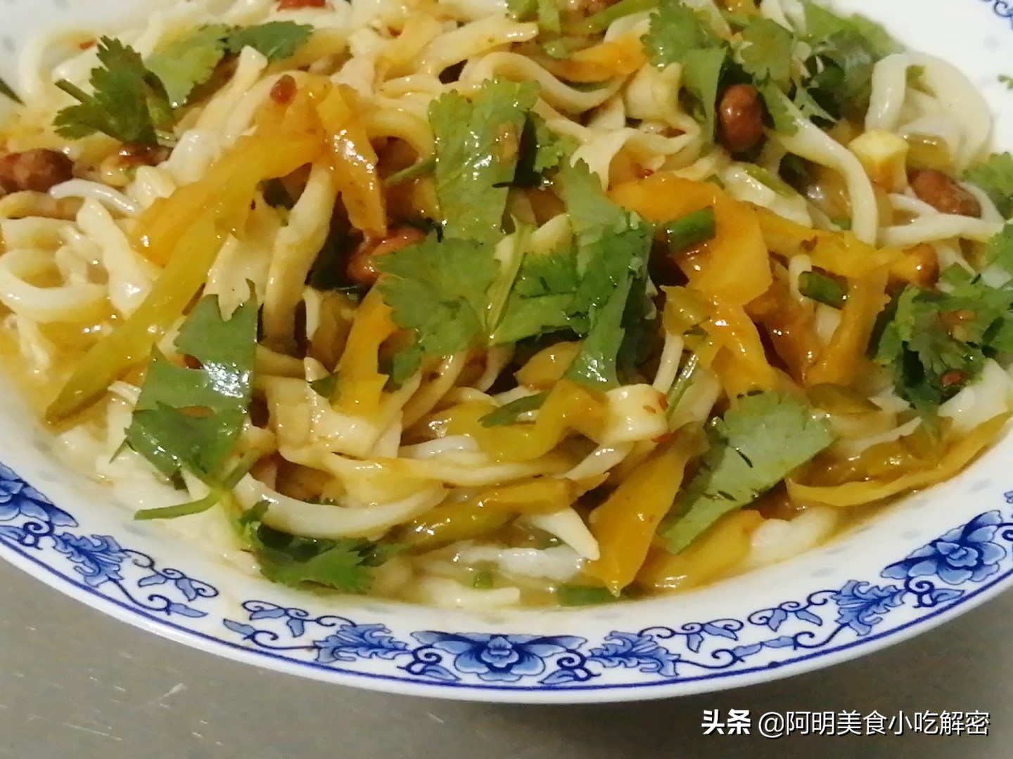 手工拉面的做法和配方（家常拉面的做法好吃又劲道）