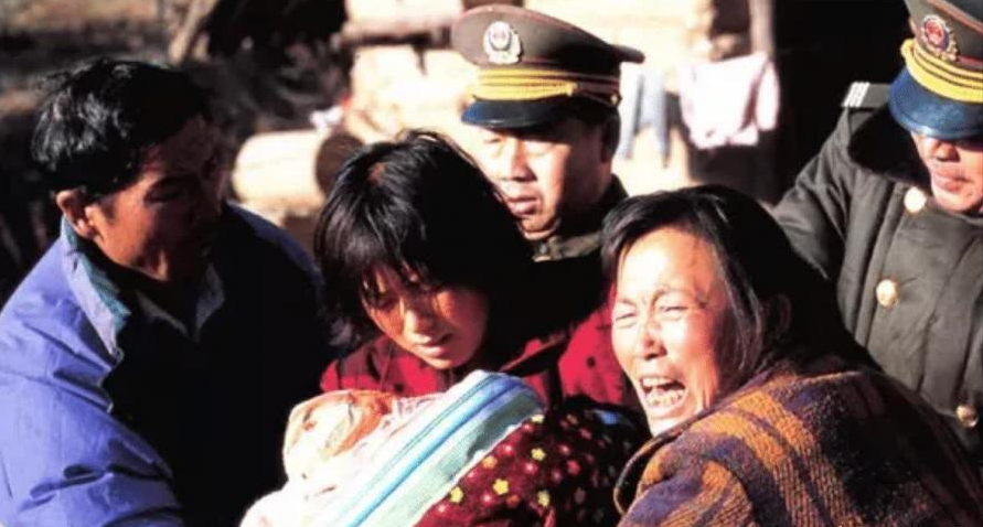 深山老汉为传宗接代，120元买下20岁大学生，两人和牲畜同住17年