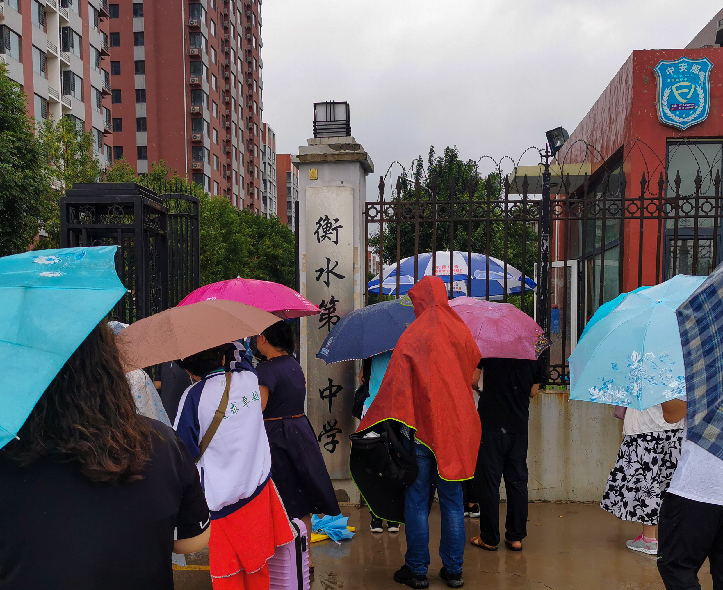 争议中的衡水中学：学校、资本、开发商各自为战，分校遍地开花，成负面缠身的“高考工厂”