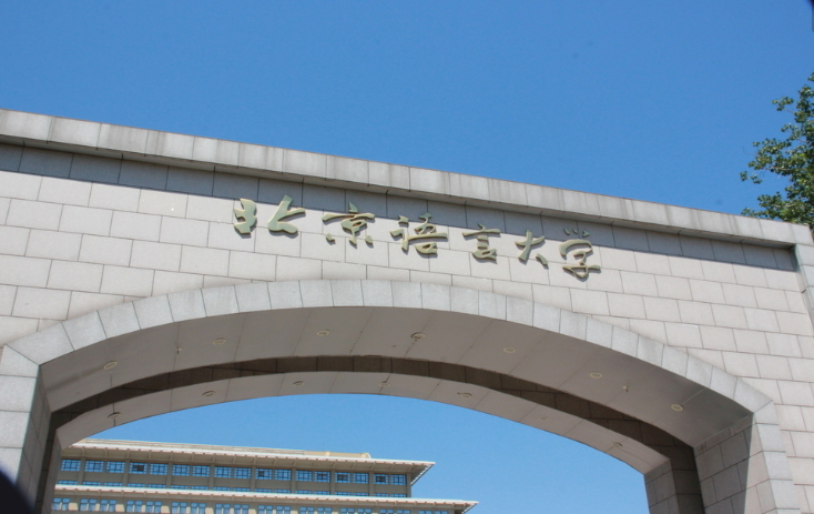 传奇！山东这个男人：从山区走出，担任外交官，还荣立二等功！