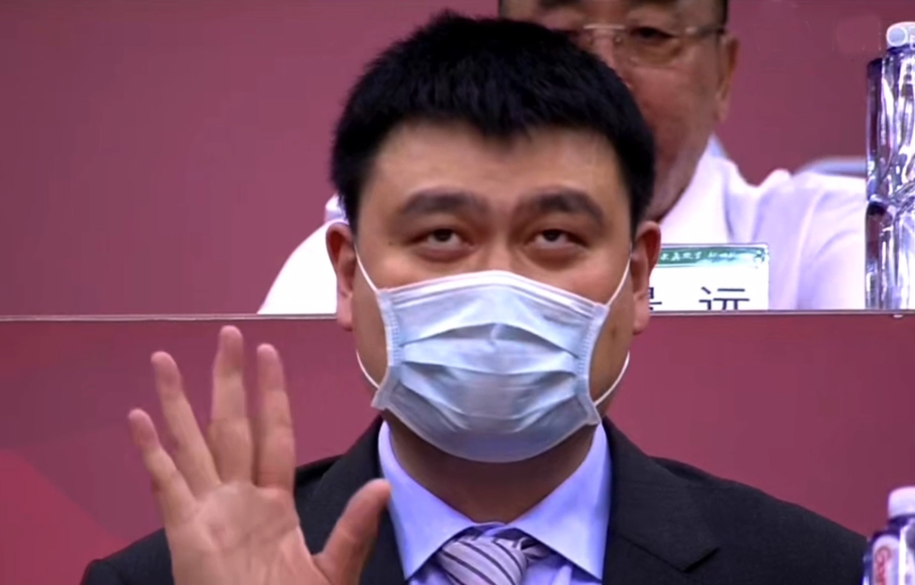 cba现场视频（细节回顾：CBA总决赛现场大喊“黑哨”，直播镜头给到姚明）