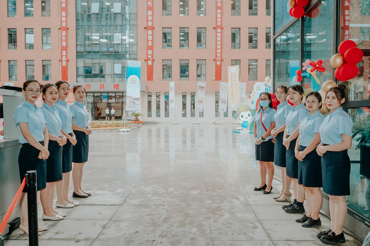 西安市莲湖第一学校举行落成揭牌仪式