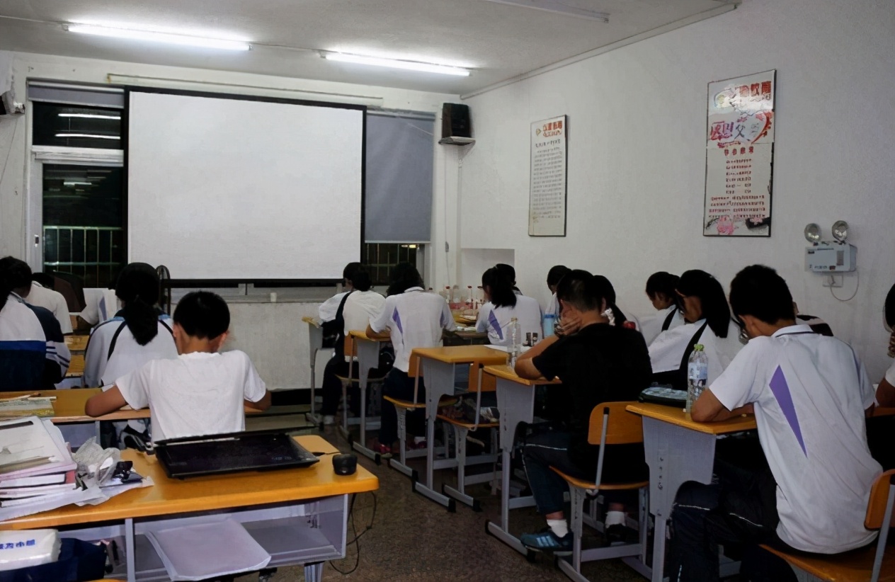 大学有晚自习吗（为何大一要上晚自习）