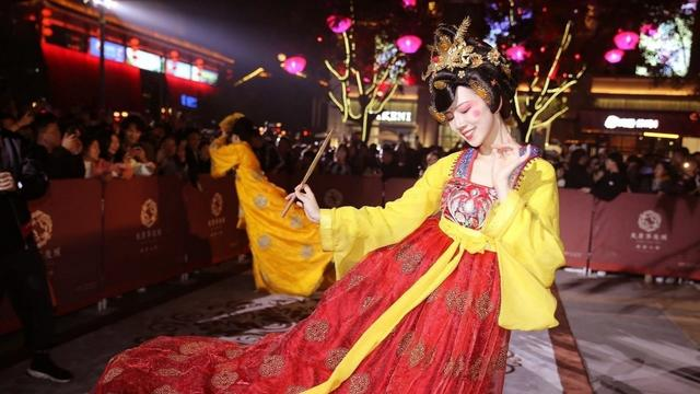 表演什么节目好「年会表演什么节目比较好」