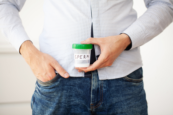 自己流白色液体（尿道口有白色液体，是咋回事？泌尿科医生：这3个原因导致）