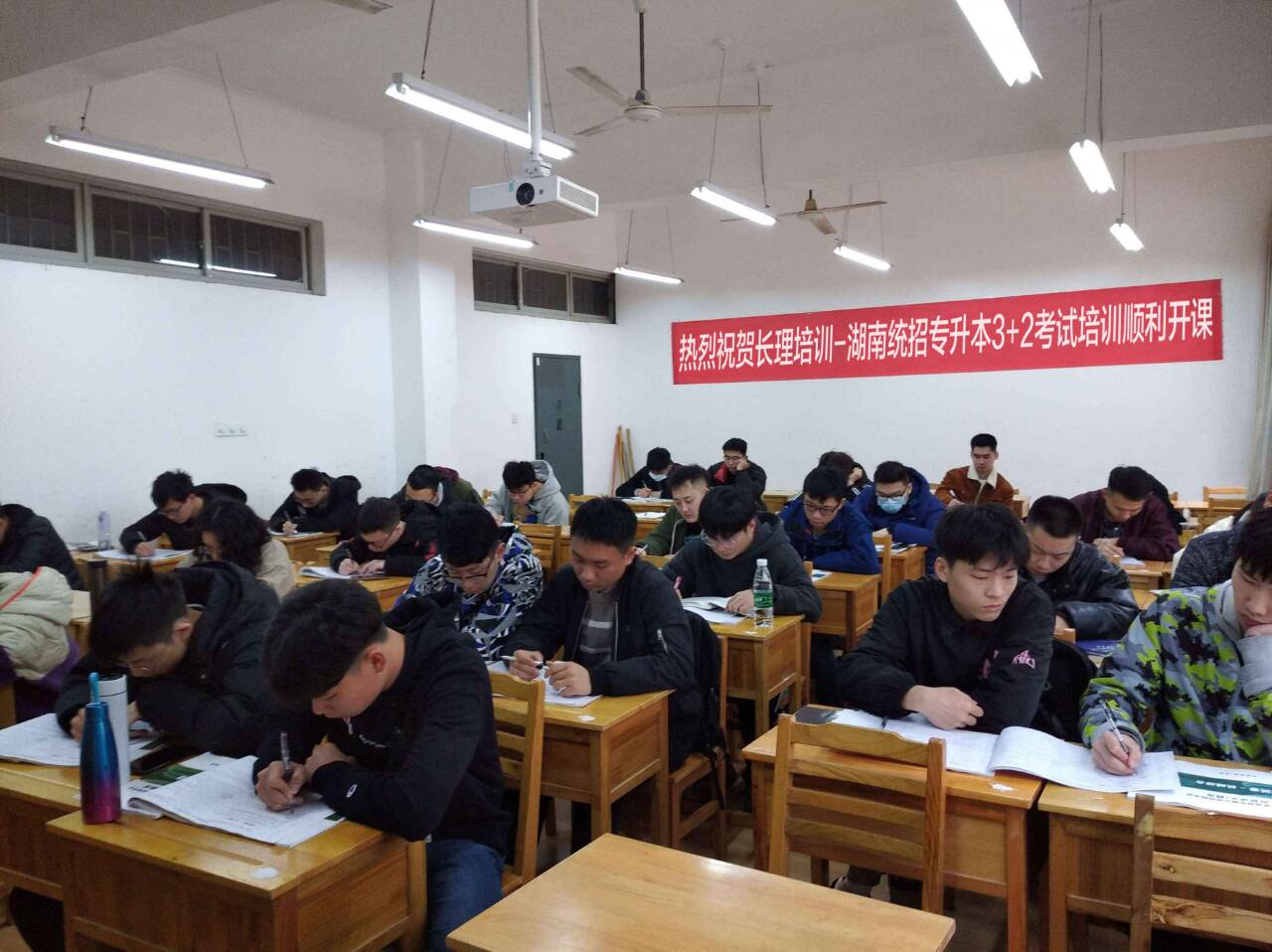 湖南全日制统招3+2学历提升首次报考需要注意哪些问题?