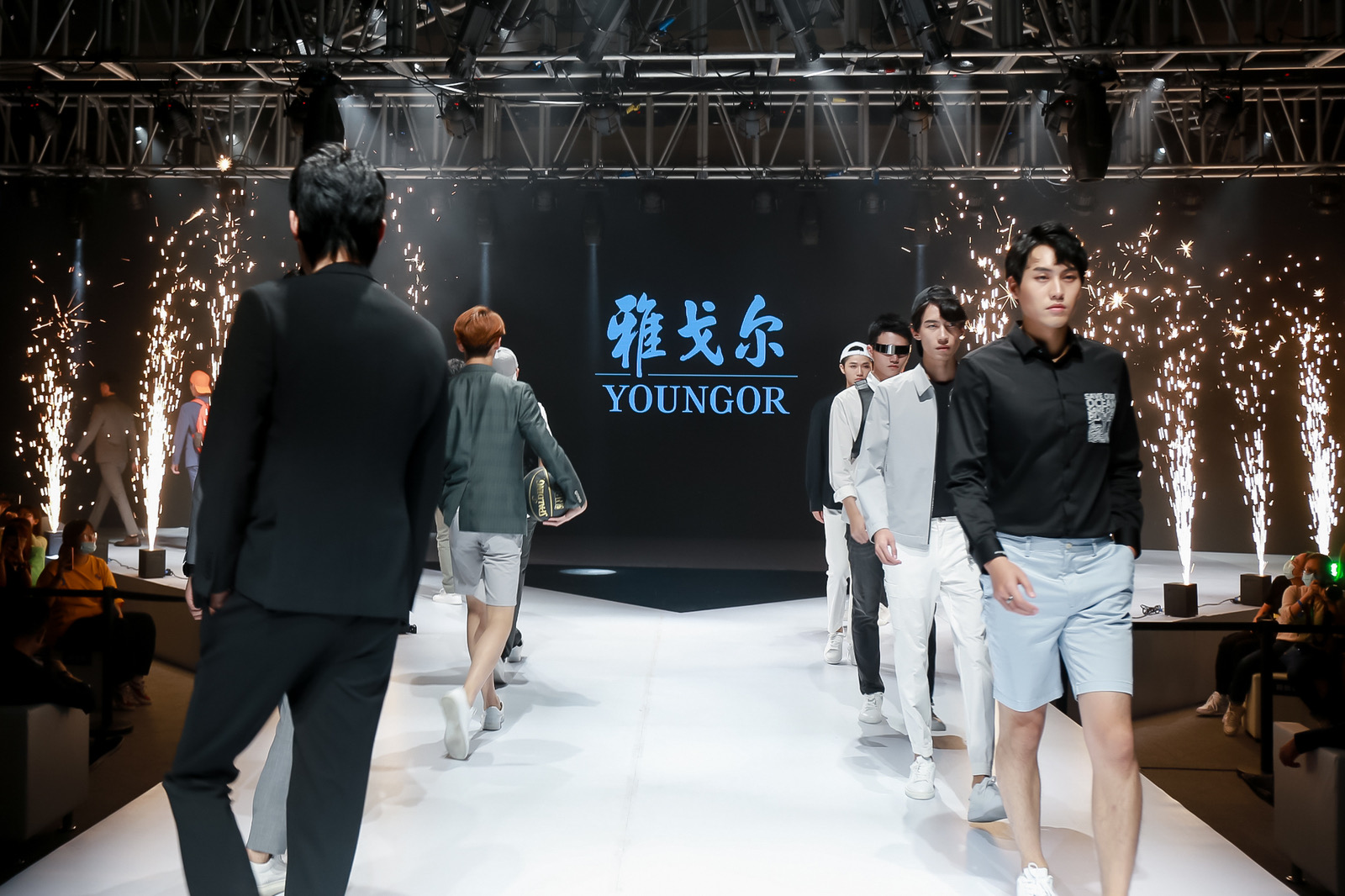 mayor(和迪士尼合作,签小鲜肉,做直播,这个30岁男装品牌有点"潮")