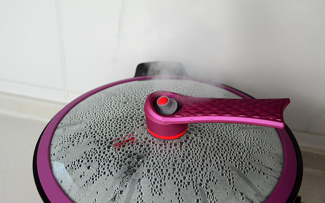 一锅8用的帝伯朗钛钻不粘锅，使用后什么感受？“爆赞！”