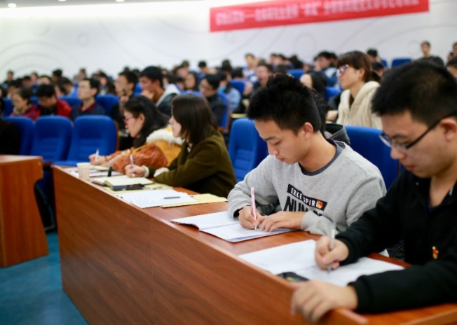 学生在校期间想入党，决定权在谁手中？提前了解少走弯路