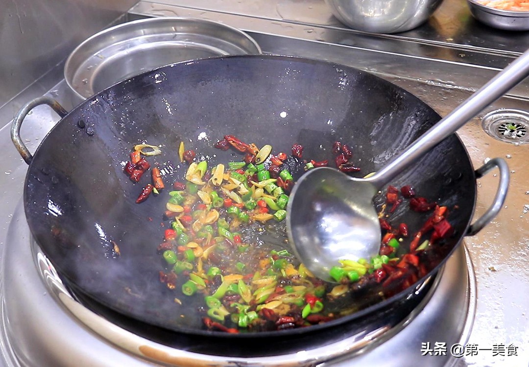 虾锅的做法大全家常（厨师长教你香辣干锅虾的正确做法）