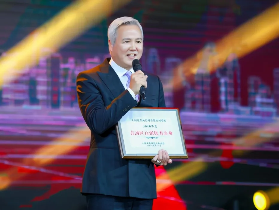 富婆张庭的迷惑行为：身家300亿，日花费不到10元？