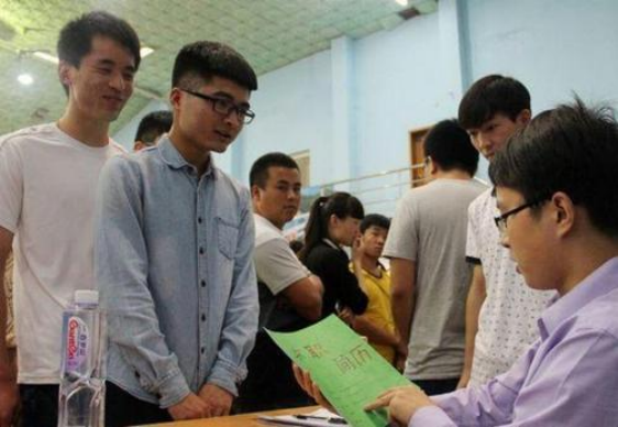 烟草公司“录取”人数最多专业，录取成功率高，人均年收入超18万