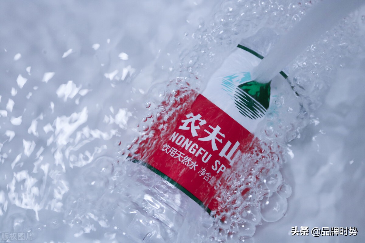 中国十大矿泉水排名中国十大矿泉水排名有哪些