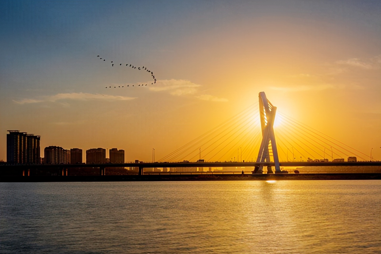 吴克华：开国中将，塔山名将，曾五任司令员，亲家是副国级