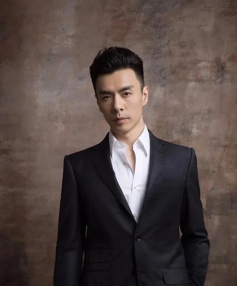 中国世界杯男主播(清华学霸柏栩栩:与李易峰同台选秀,现为男主播,被赞