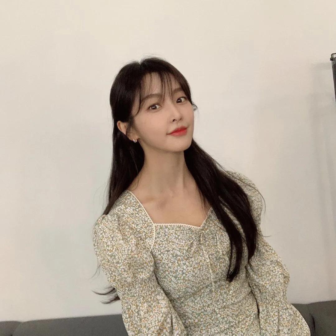 郑柔美与安七炫通过一档广播节目相识,因为两人都拥有爬山运动爱好