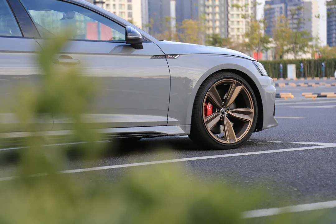 3.9秒破百的性能怪兽谁最有乐趣?奥迪RS5、宝马M3和AMG C63这样选
