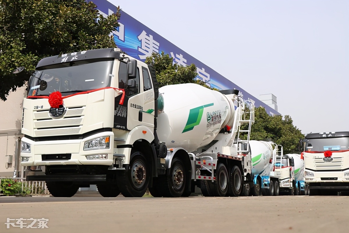 全新解放J6P搅拌车，与中集凌宇共同开发，强强联合更可靠