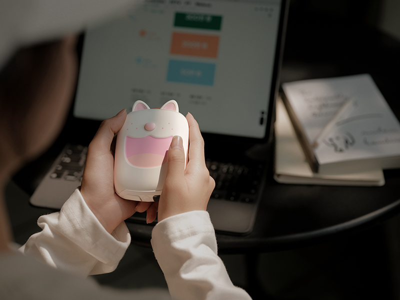 冬天出门带它就够！素乐质造×zoyzoii联合新品暖手充电二合一神器