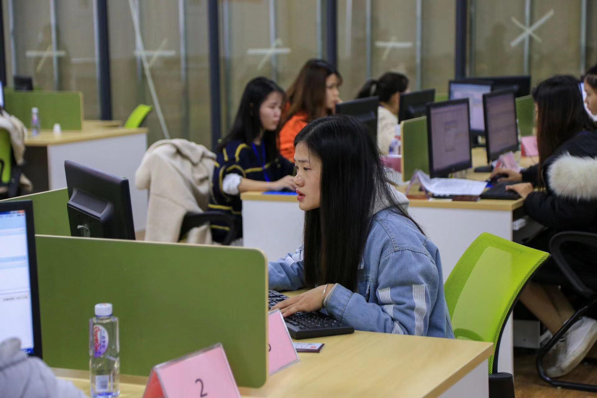 会计专业的学生，毕业后是先考研还是先工作，听听过来人的意见