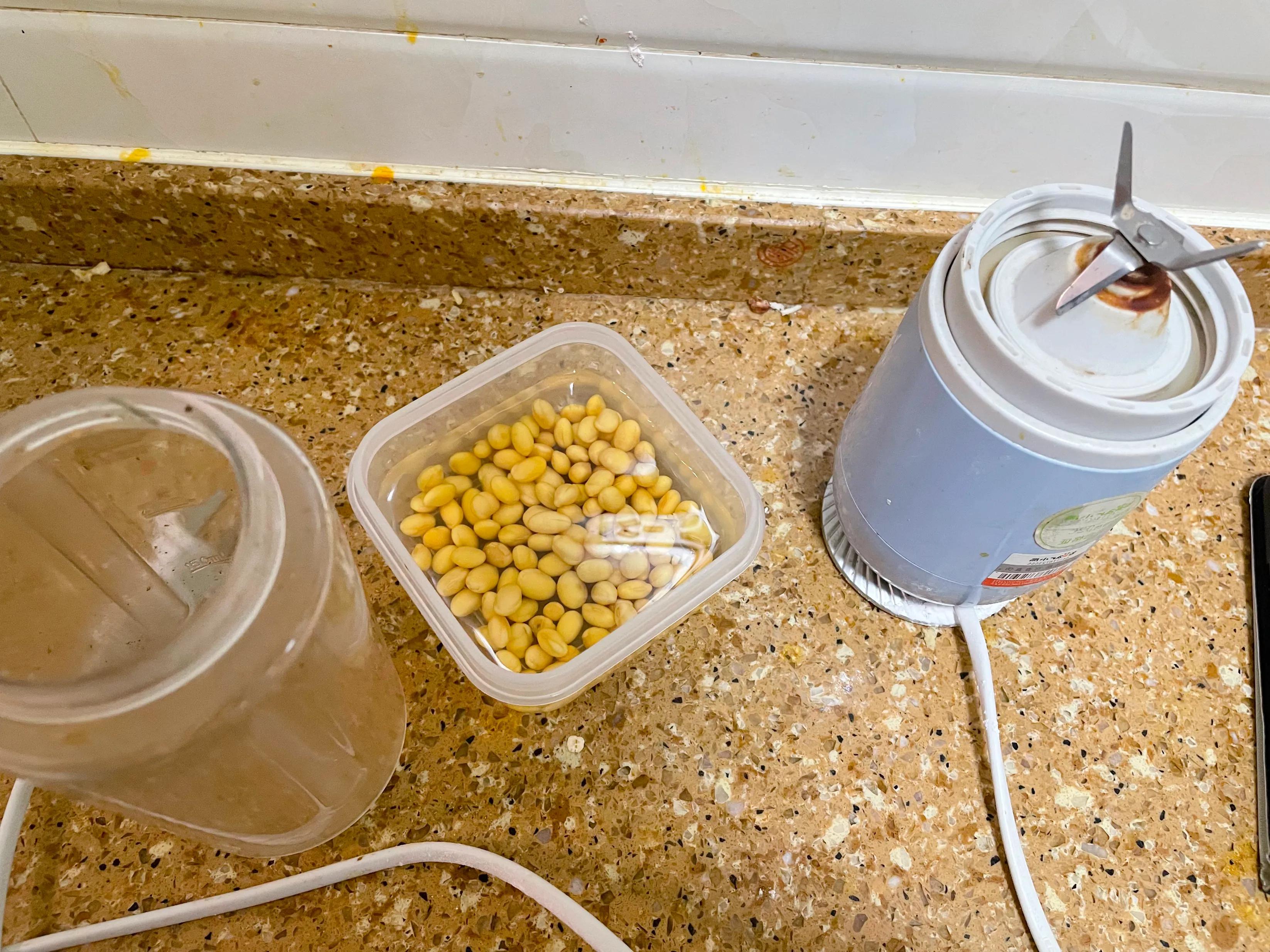 榨汁机做豆浆,榨汁机做豆浆的步骤