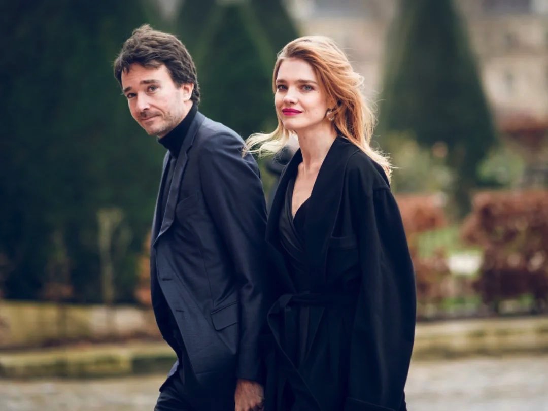 太子对水果娜和前夫的三个孩子也不错.