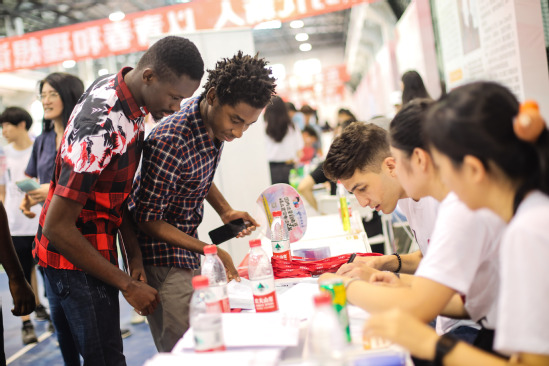 上海理工大学热烈欢迎新生报到，2019录取分数线