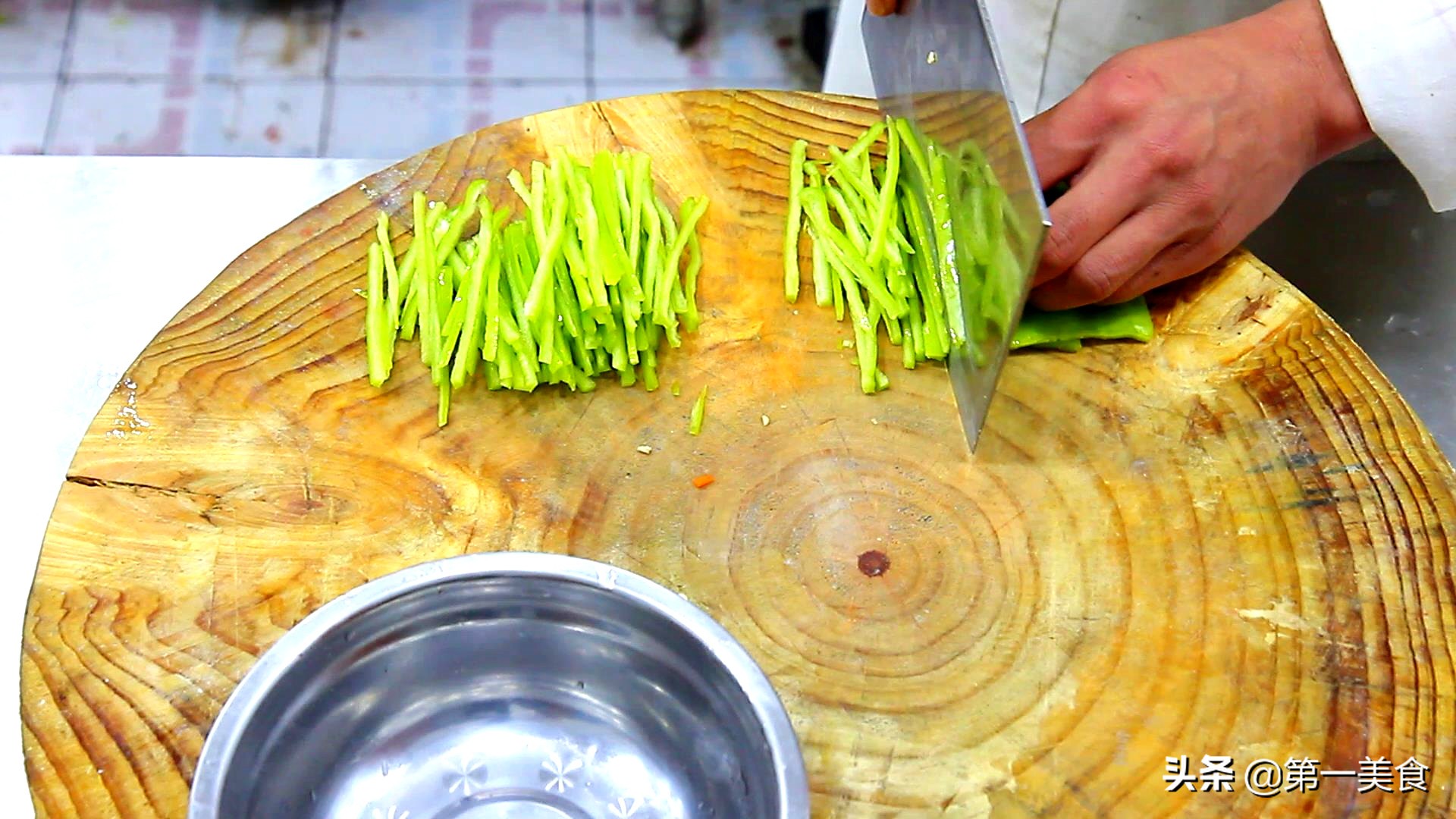 鱼香肉丝是什么菜系（川菜代表之作鱼香肉丝咸鲜酸甜）