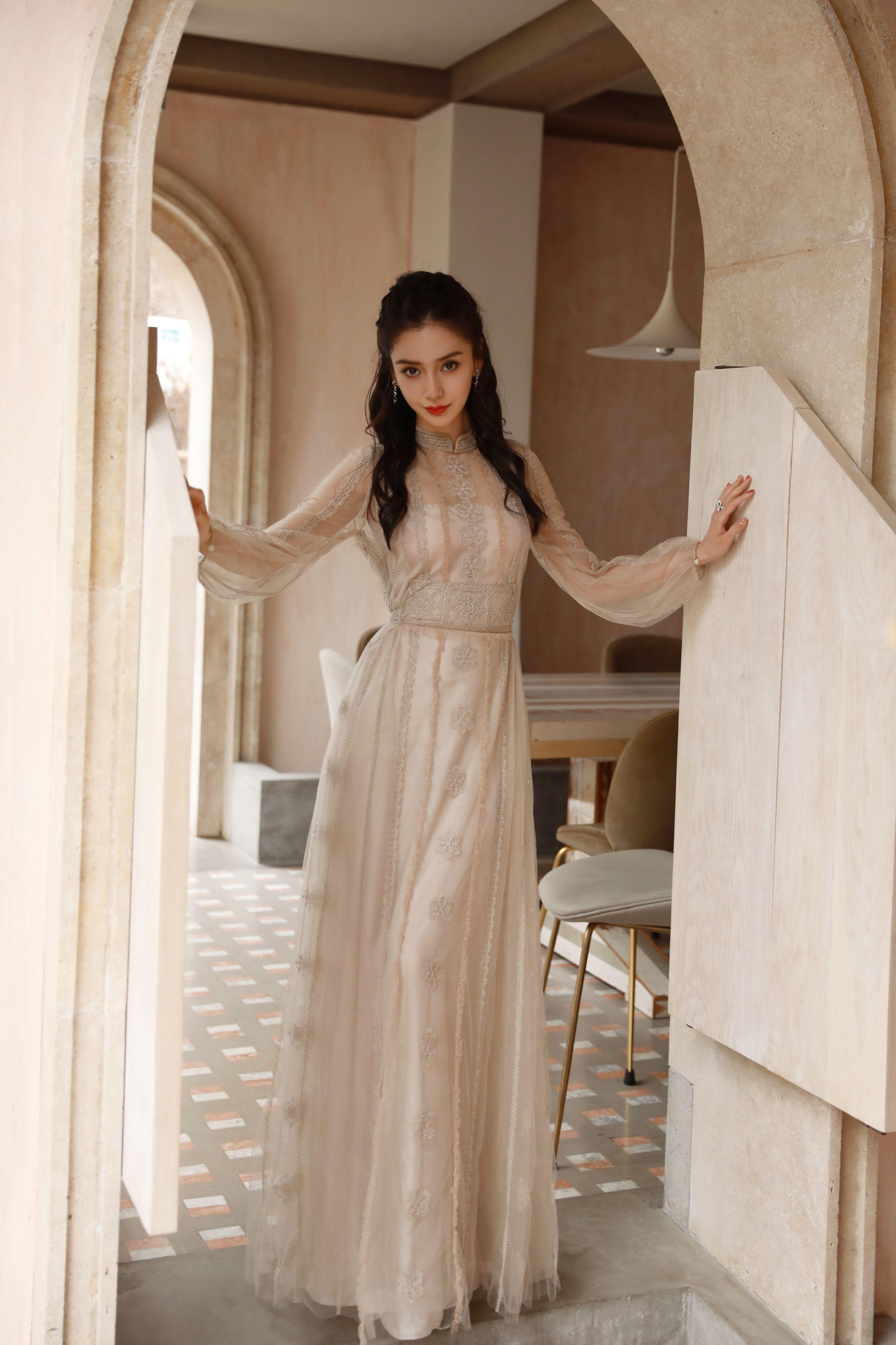 杨颖回应十年前自己很红,遭网友嘲讽靠丈夫,时尚资源飞升惹争议