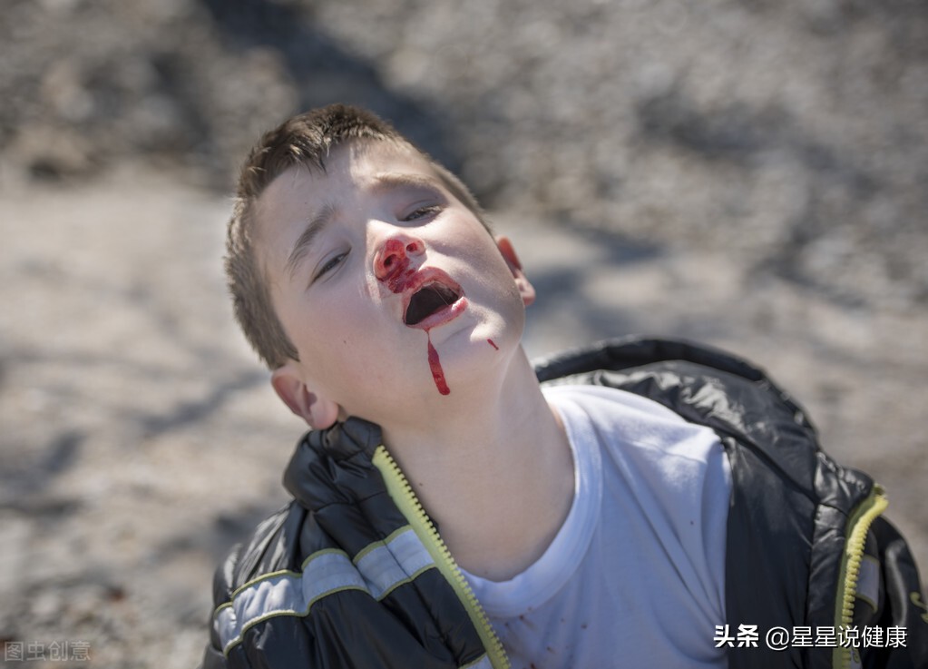 隔壁的邻居豆豆爸问,我家的宝贝最近老是鼻子流血,揉揉鼻子出血,夜里