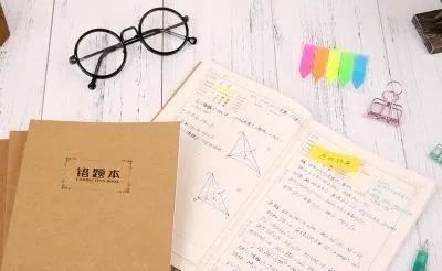 从年级300名到高考状元，715分进清华。面对逆境，她谨记两点