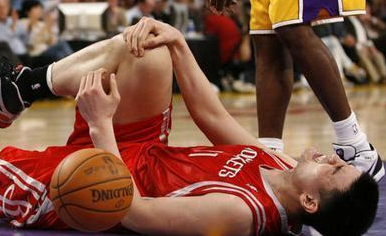 姚明打球圖片大全（姚明NBA生涯6大經典戰役：4分鐘連帽鯊魚3次，奧尼爾：他像有2米4）