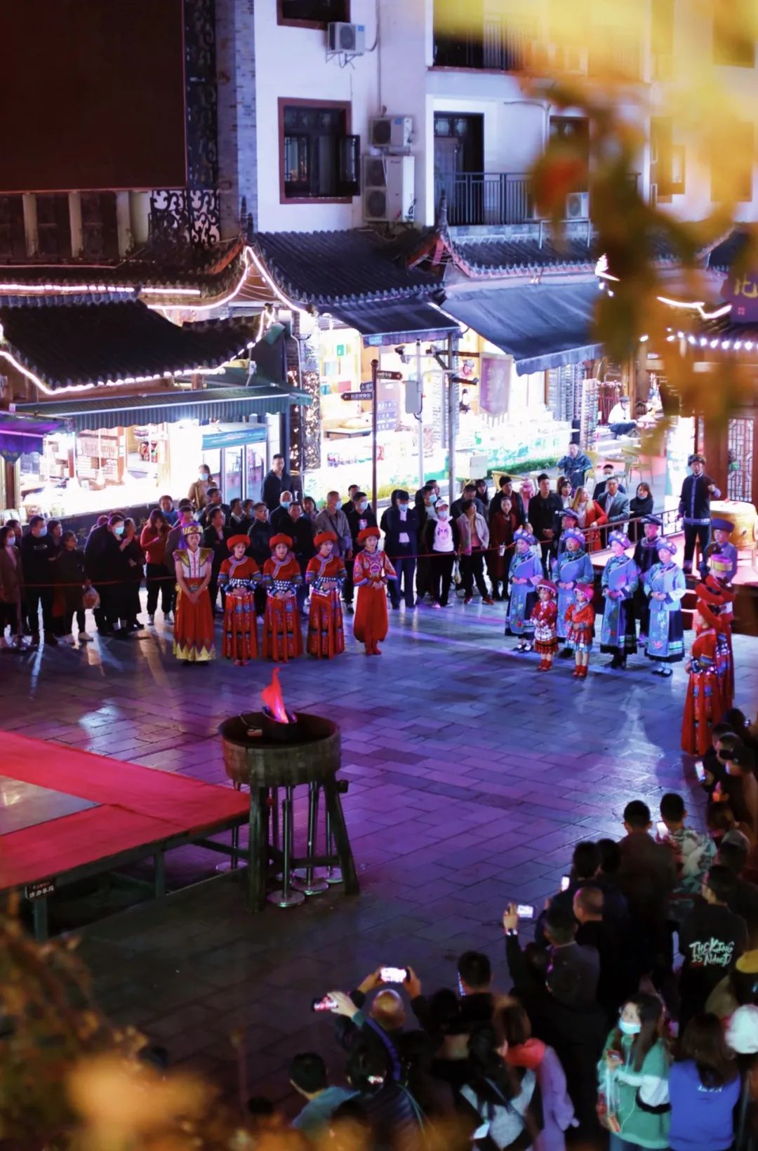 湖北恩施旅行，除了峡谷风光，想感受土家族风情，别错过这两座城