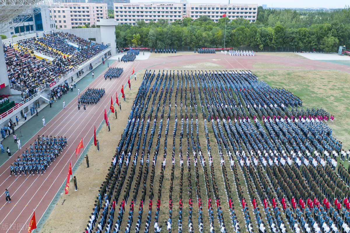 高考只考了300分该怎么选好学校？这4类大学重点考虑，好找工作