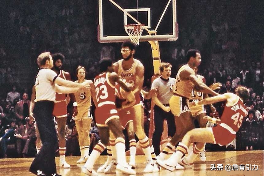 nba哪些球队是aba(「编年史」76-77赛季:NBA、ABA合并，开拓者夺冠)