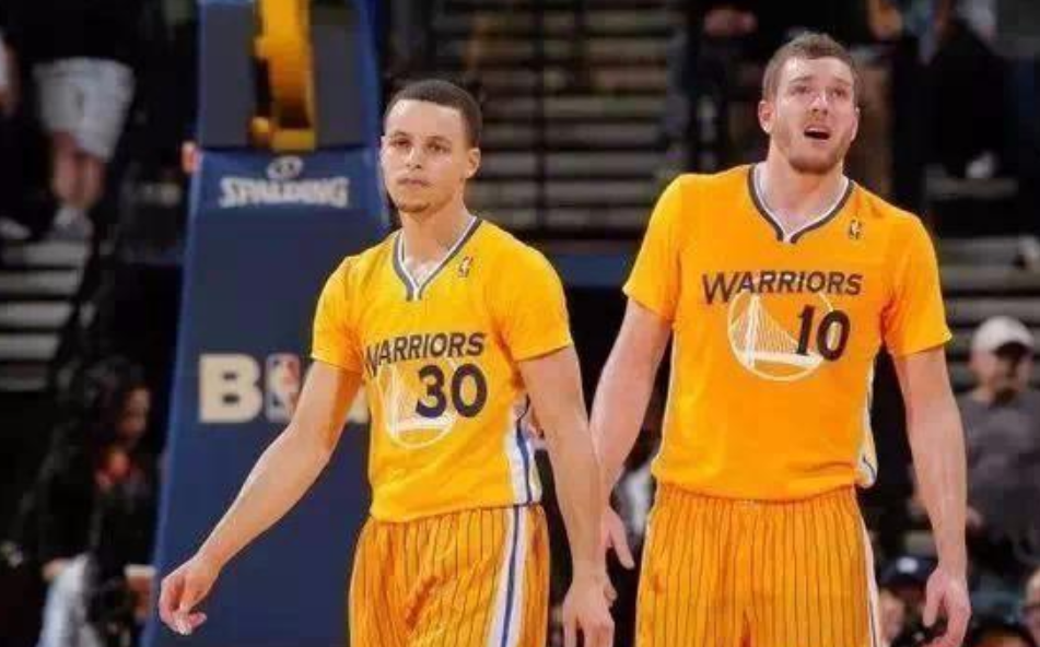 为什么nba球衣颜色变了（NBA史上最丑的10件球衣：勇士球衣像睡衣，公牛红蓝配色无力吐槽）-趣拿体育