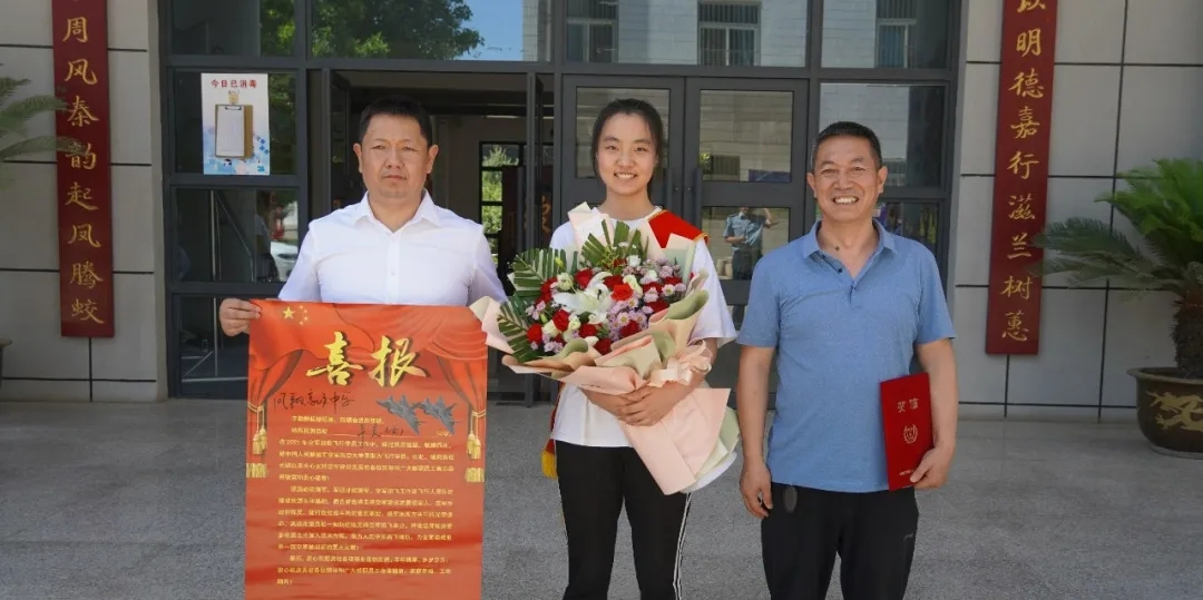 陕西考生辛灵，509分报考军校，一举成为让人羡慕的女飞行学员