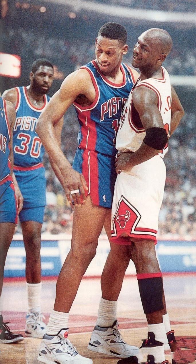 为什么nba很少有花式运球（乔丹运球为何很少花哨动作？队友阿姆斯特朗和罗德曼给出相同答案）-趣拿体育