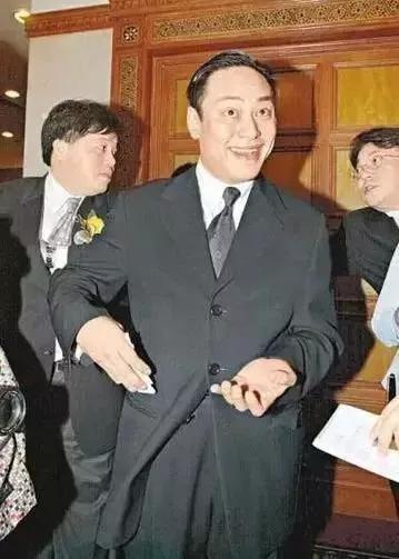 “最牛房产中介”罗兆辉：5年成亿万富豪，3亿元玩女星，牛么？