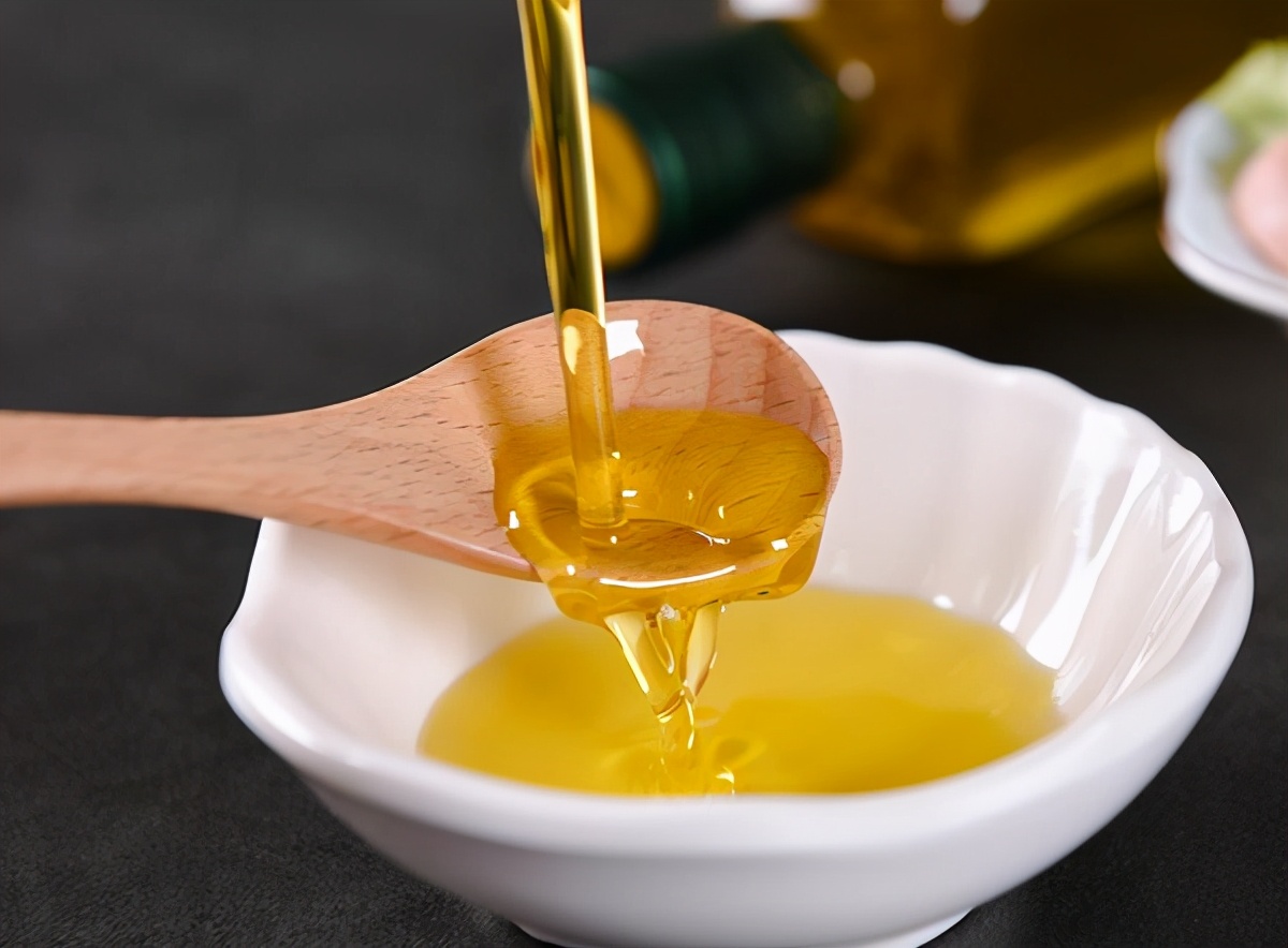 黄油和食用油的区别（揭开那些烹饪用途不同的油类差别）