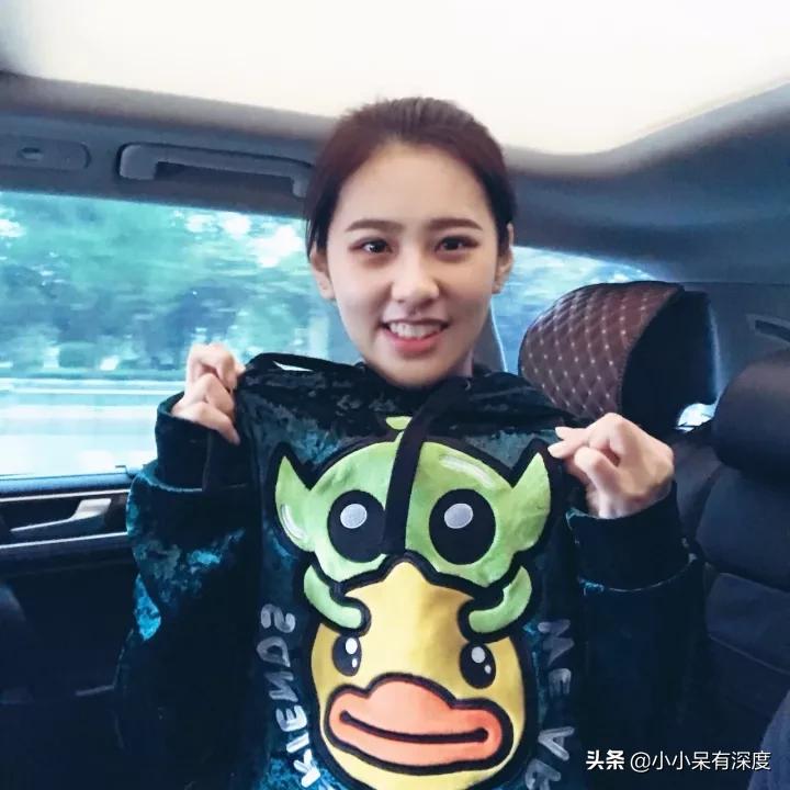 中国足球美女裁判(中国最美裁判亓浩，一位气质甜美、清新脱俗的妹子，近照美出天际)