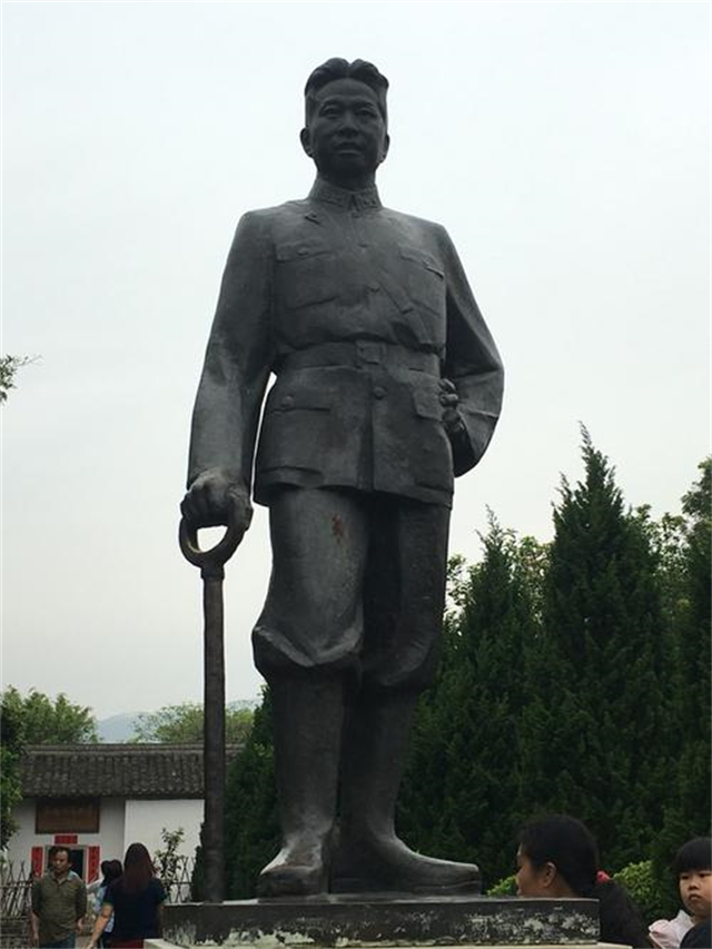 周恩来总理一生，为何四次痛哭？为父亲、为朋友、为人民