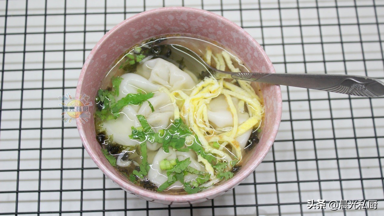 早餐小馄饨，从调馅到汤头，手把手教你包出美味的家常云吞