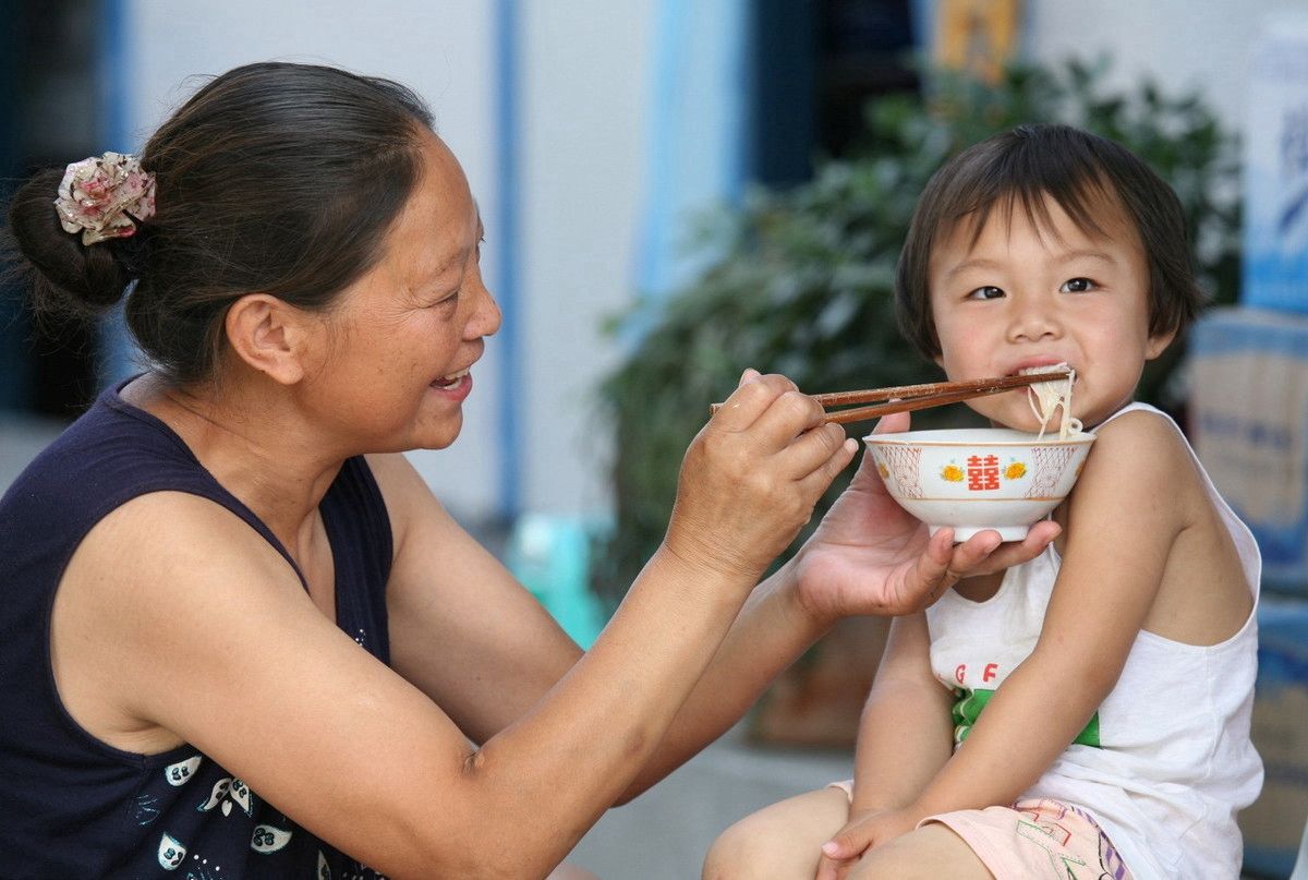 孩子若出现这三种症状，可能是脾胃虚弱了，父母学会调理很关键