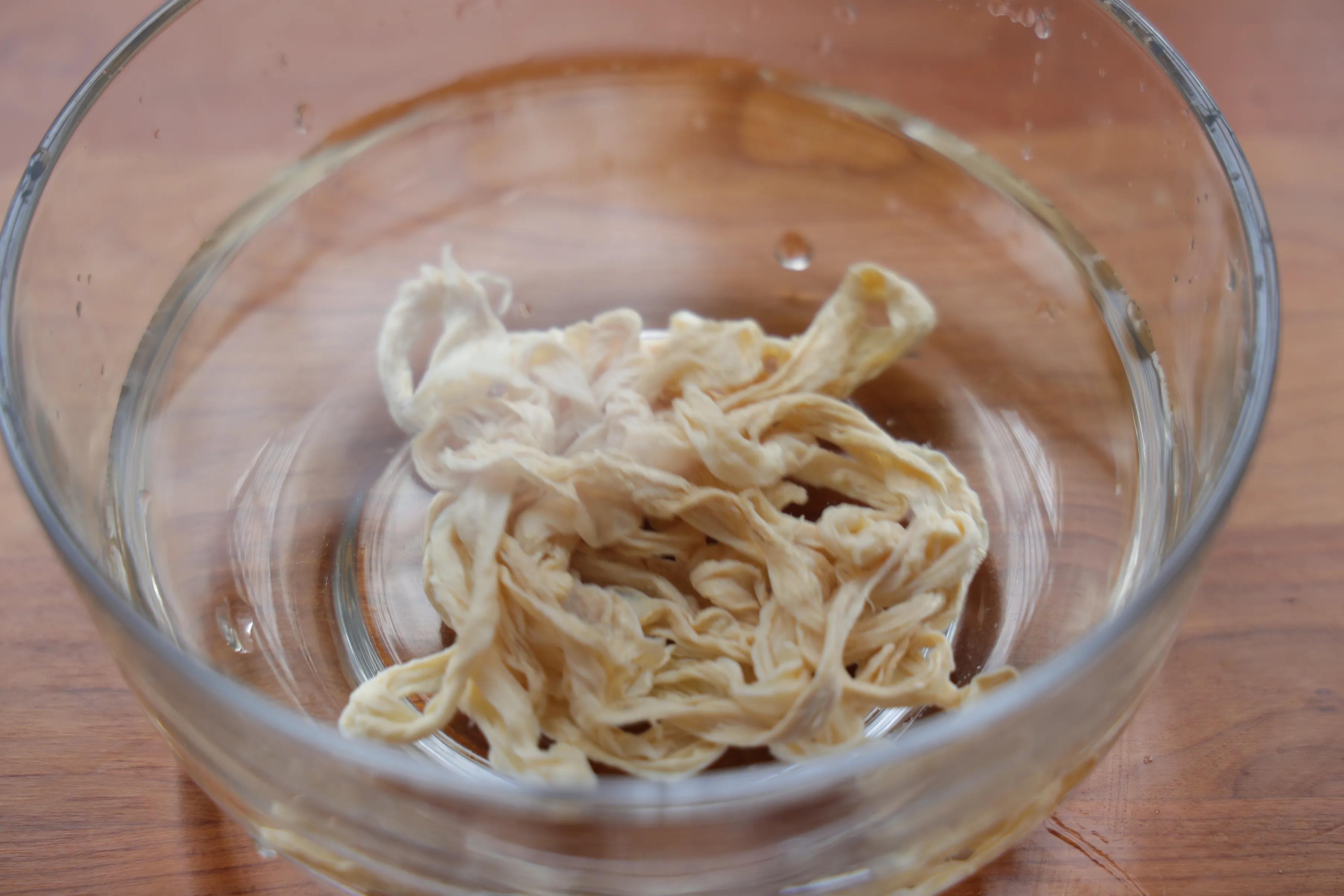 鸡胸肉别水煮，试试做成脆皮肠，低油低脂，煎一煎超级方便又健康